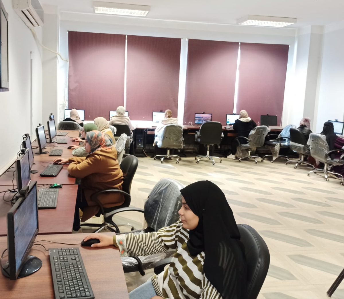 عقد اختبار دورة اساسيات التحول الرقمي جروب G234 بوحدة التدريب علي تكنولوجيا المعلومات